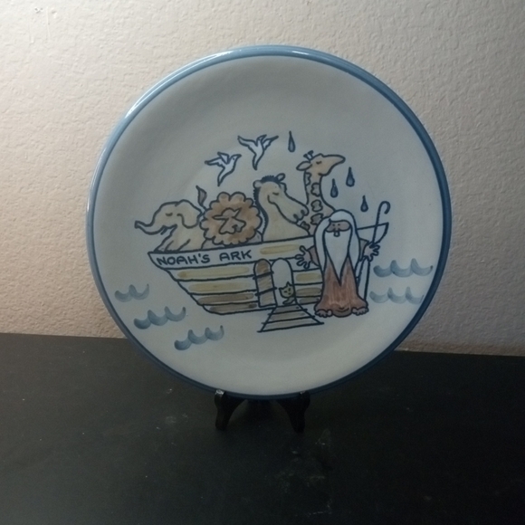 GORGEOUS Louisville Stoneware Kentucky 10" NOAHS ARK Stoneware Decorative Plate. - Picture 4 of 5